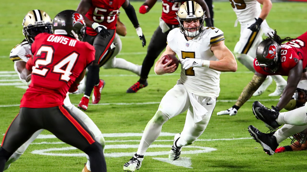 Taysom Hill punctuates 23-yard run with HUGE leap over Bucs defender