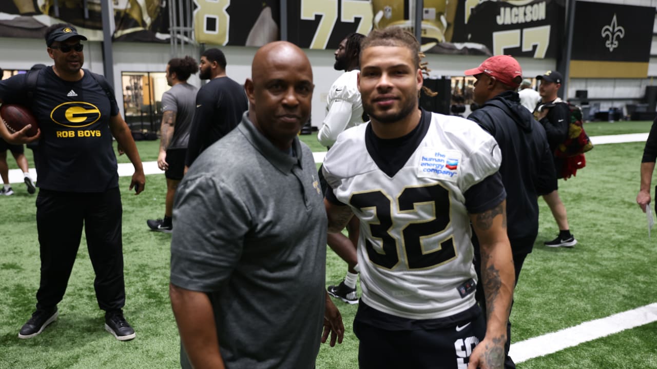 New orleans saints legends team players names in city shirt