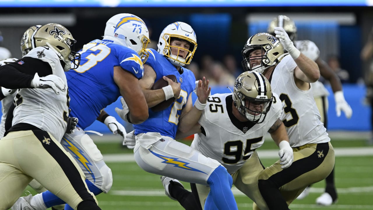 NFL Preseason Chargers QB Easton Stick gets sandwiched by swarm of