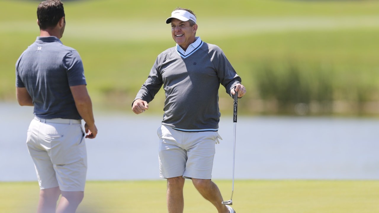 Watch New Orleans Saints Coach Sean Payton make an epic par save at