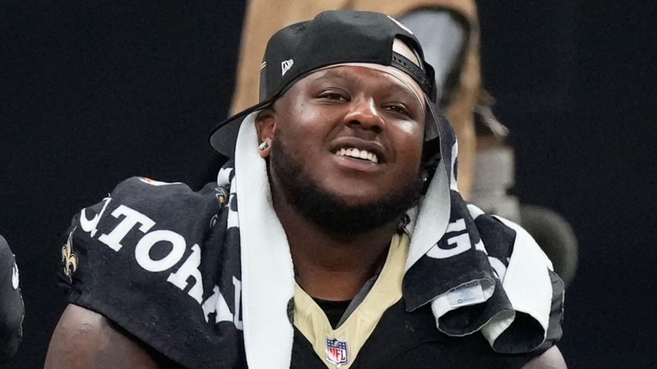 Saints sign starting guard Cesar Ruiz to a 4-year contract extension