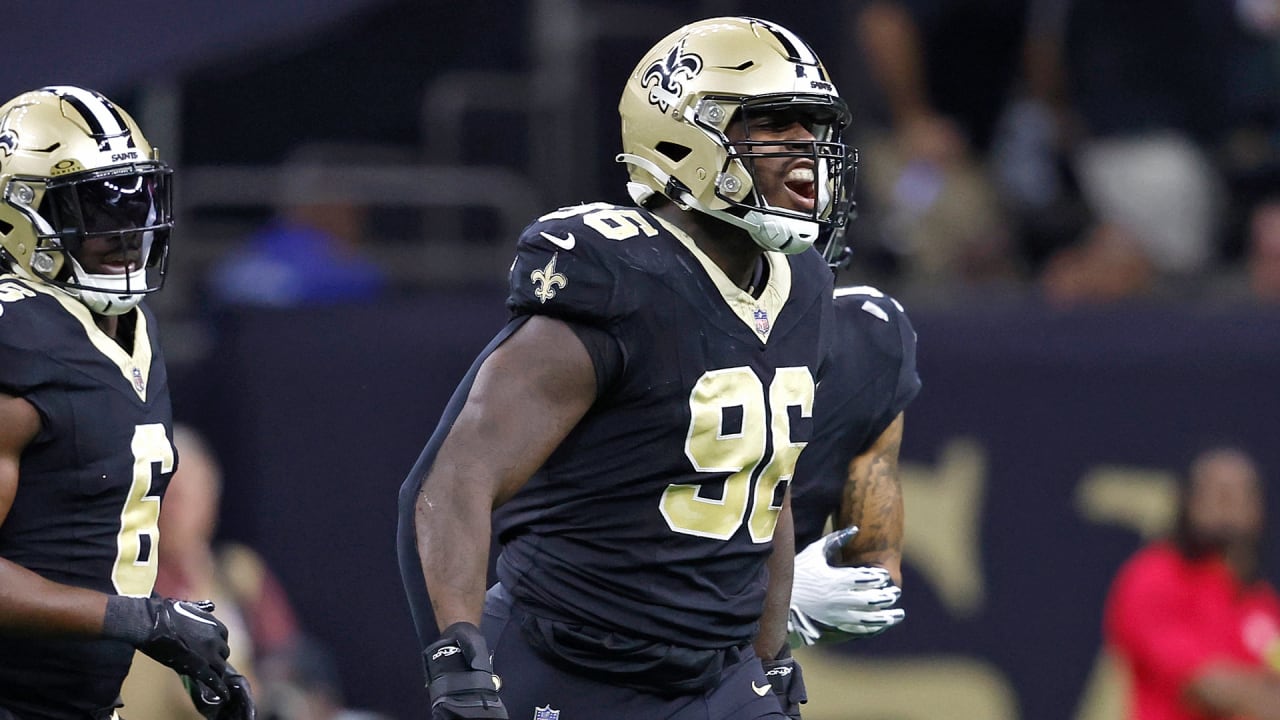 TNF Saints DE Carl Granderson contains Jaguars' reverse play for TFL