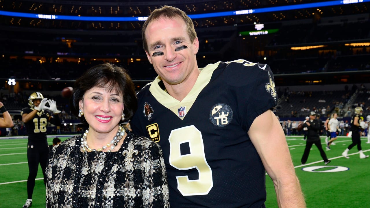 Saints' Drew Brees wearing custom cleats featuring MLB legends for playoff  game vs. Bears