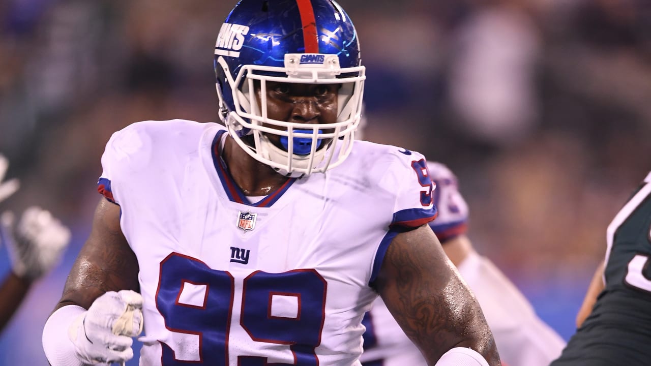 Defensive end Mario Edwards agrees to a three-year deal with the