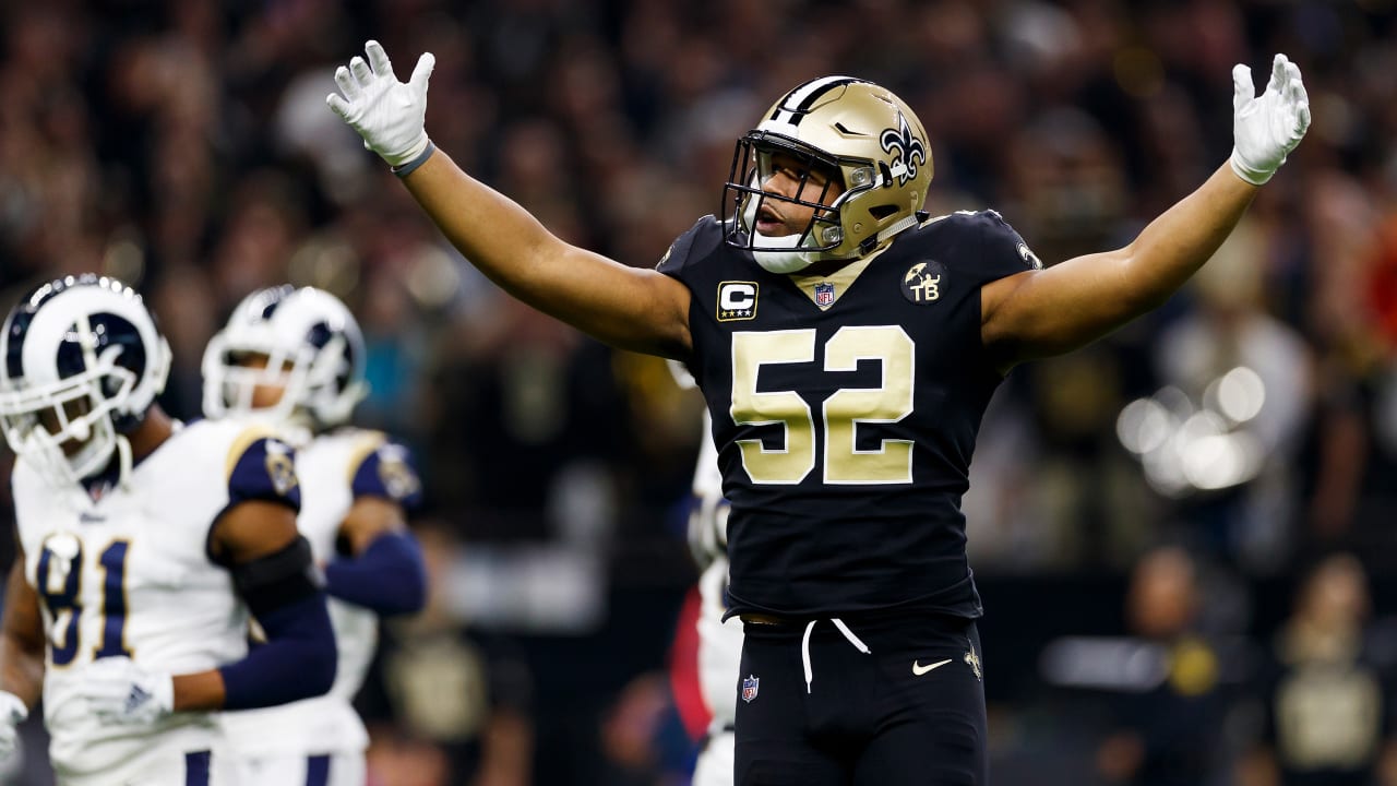 East Rutherford, New Jersey, USA. 30th Sep, 2018. New Orleans Saints  linebacker Craig Robertson (52) during a NFL game between the New Orlean  Saints and the New York Giants at MetLife Stadium