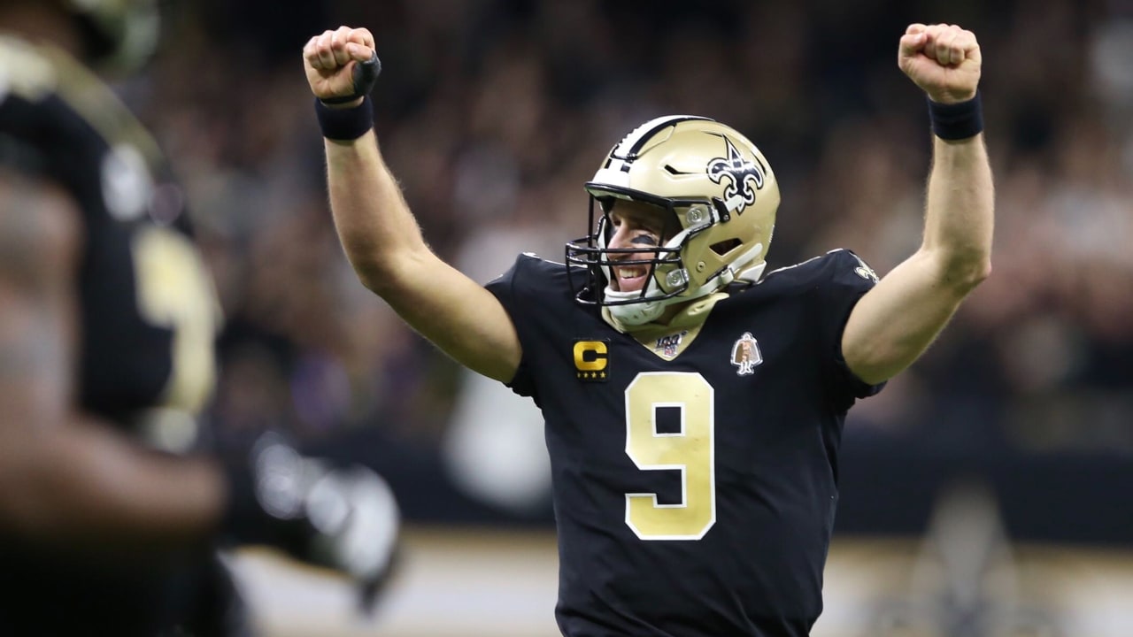 Drew Brees #9 of the New Orleans Saints passes during a game