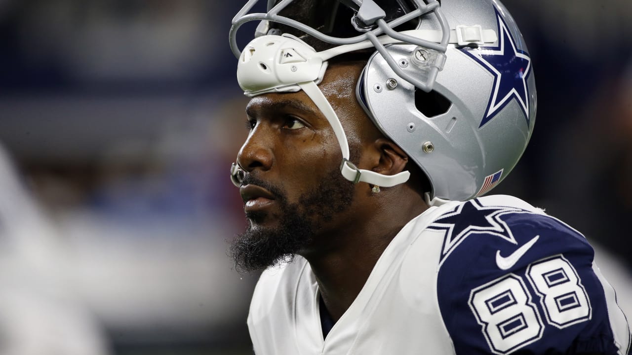 East Rutherford, New Jersey, USA. 10th Dec, 2017. Dallas Cowboys wide  receiver Dez Bryant (88) scores a touchdown during the NFL game between the  Dallas Cowboys and the New York Giants at