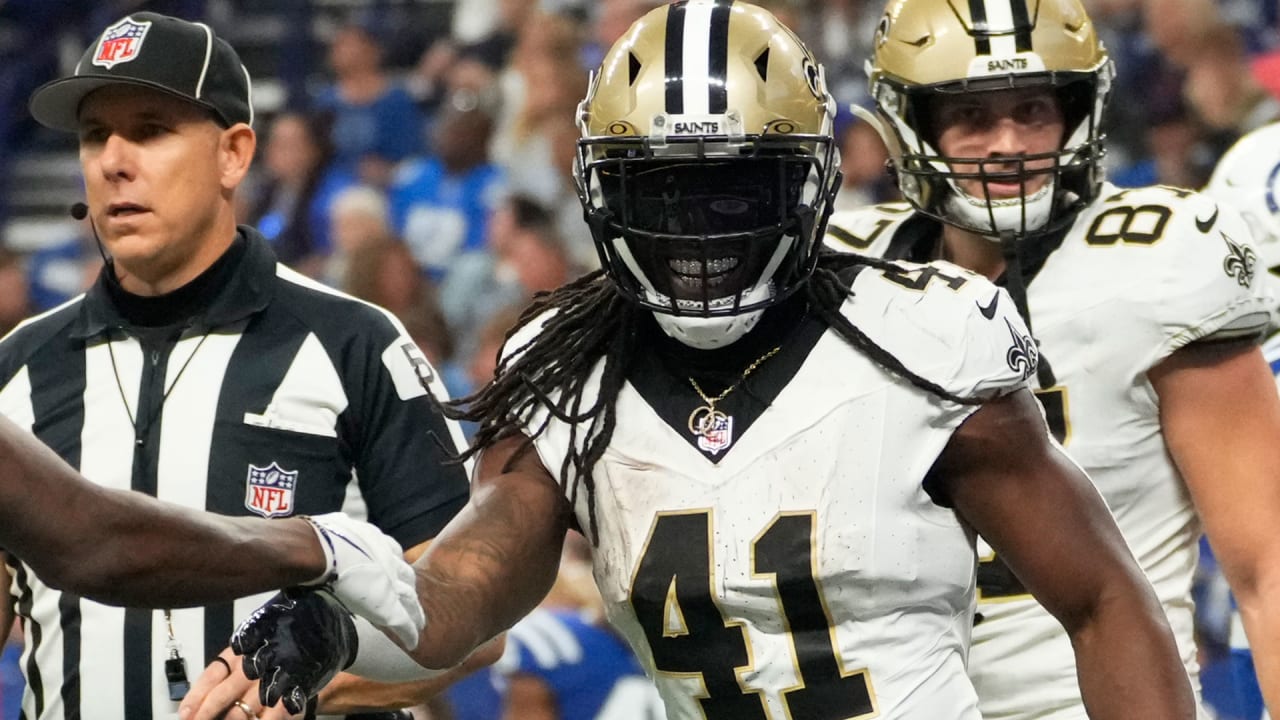 Week 8: Alvin Kamara UP THE GUT on 16-yard TD run vs. Colts