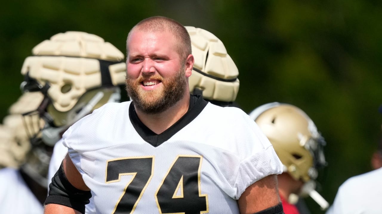 New Orleans Saints player leaves practice with injury, first practice with  fans