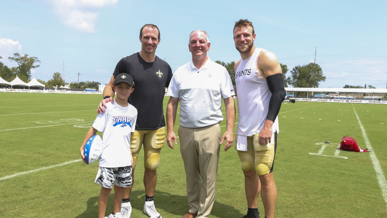 Zion Williamson dabbles in football fun with Saints