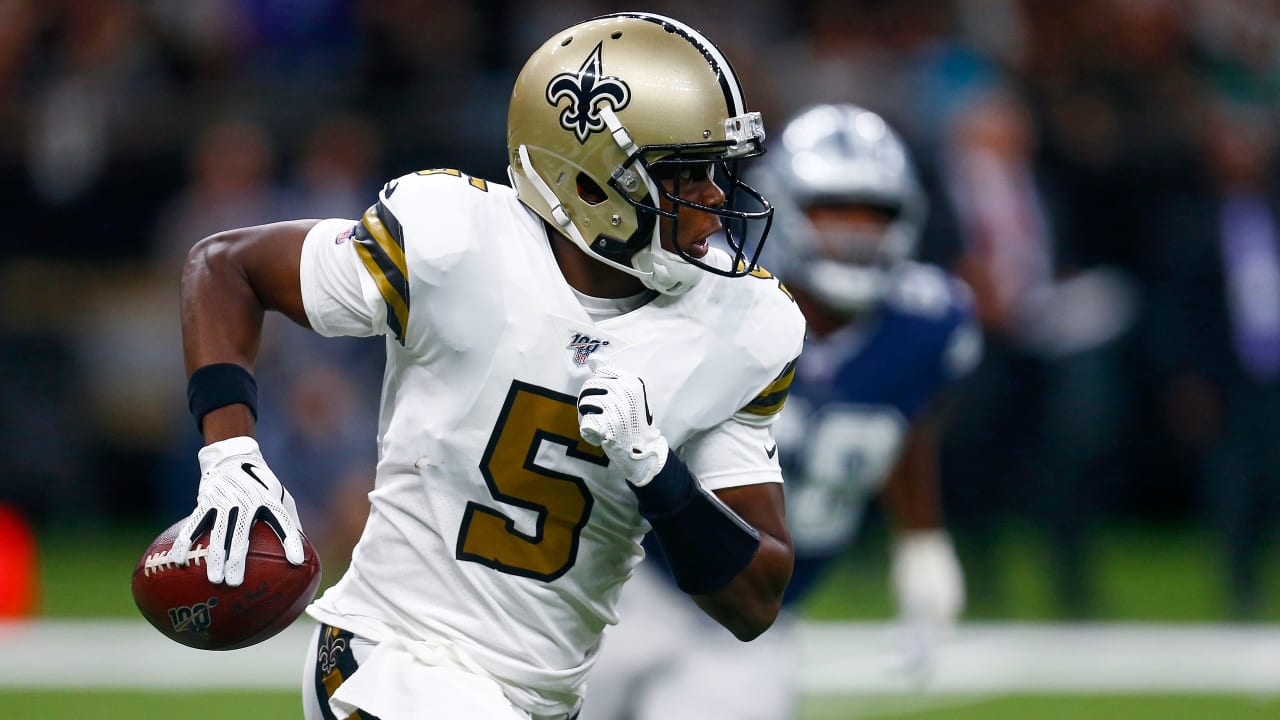 New Orleans Saints quarterback Teddy Bridgewater warms-up before an NFL  football game against the Seattle Seahawks, Sunday, Sept. 22, 2019, in  Seattle. (AP Photo/Ted S. Warren Stock Photo - Alamy