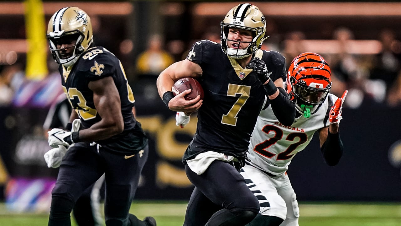 Taysom Hill breaks tackle on 28-yard QB keeper - Saints Bengals