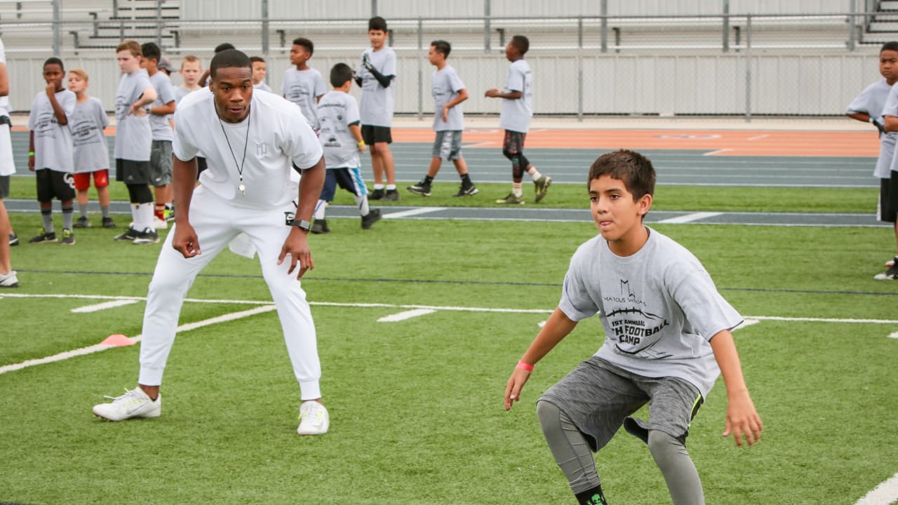 Marcus Williams Hosts Youth Football Camp