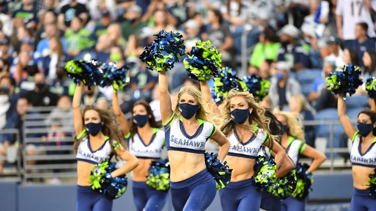 PHOTOS: Junior Seahawks Dancers Take The Field At Preseason Game 2