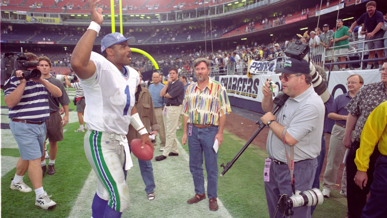 Today in Pro Football History: 1997: Warren Moon Signs with Seahawks