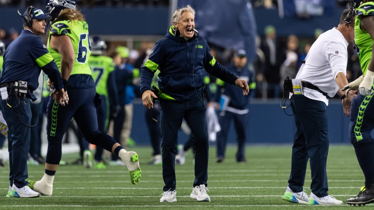 Twitter Had Some Funny Reactions to the Seattle Seahawks' Uniforms –  Footwear News