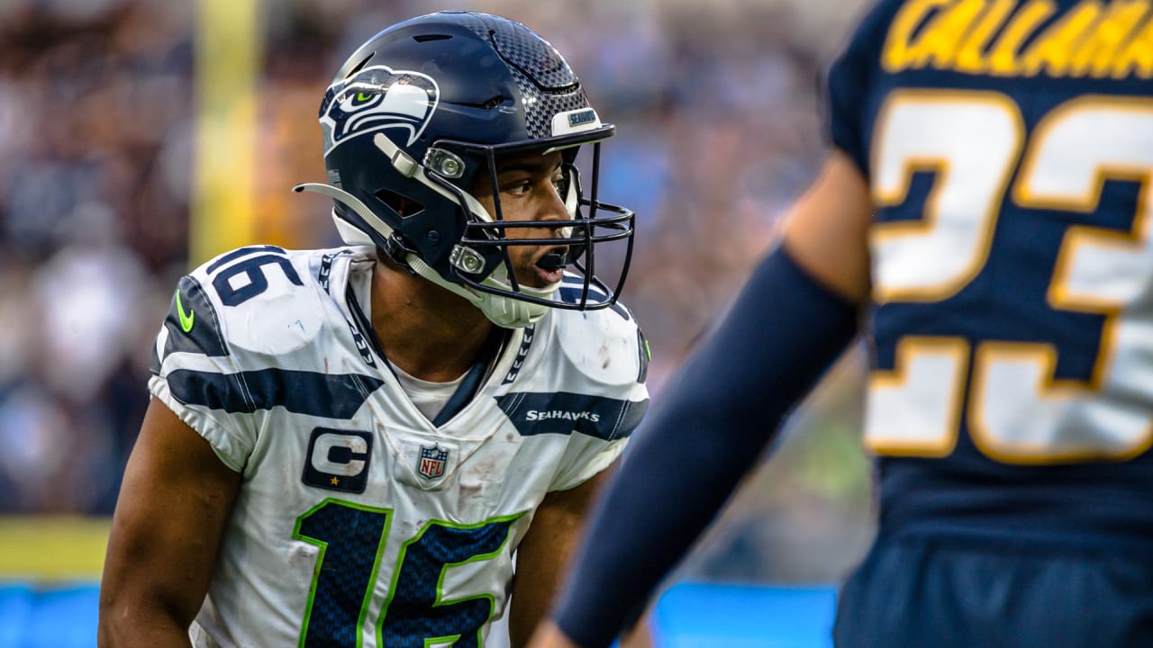 Seattle Seahawks linebacker Bobby Wagner loops around the edge for a sack  of New York Giants quarterback Daniel Jones