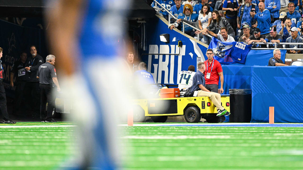 DK Metcalf carted off field for trip to the restroom during