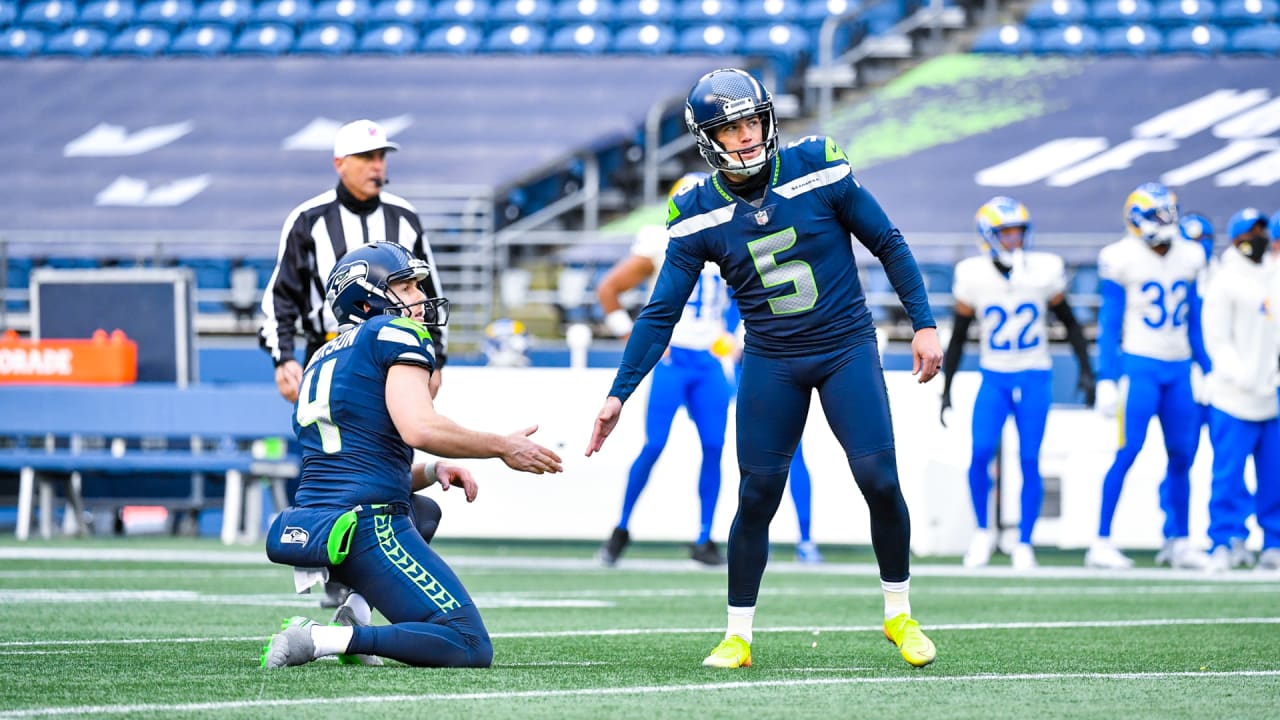 Recap: Second half sparks Seattle Seahawks past Carolina 37-27 - Seattle  Sports