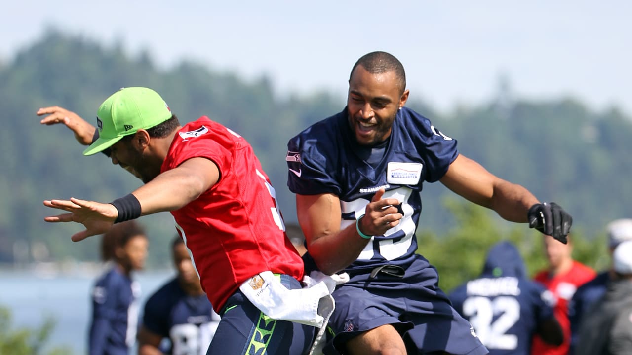 Luke Willson shows off his Super Bowl XLVIII ring, June 19, 2014