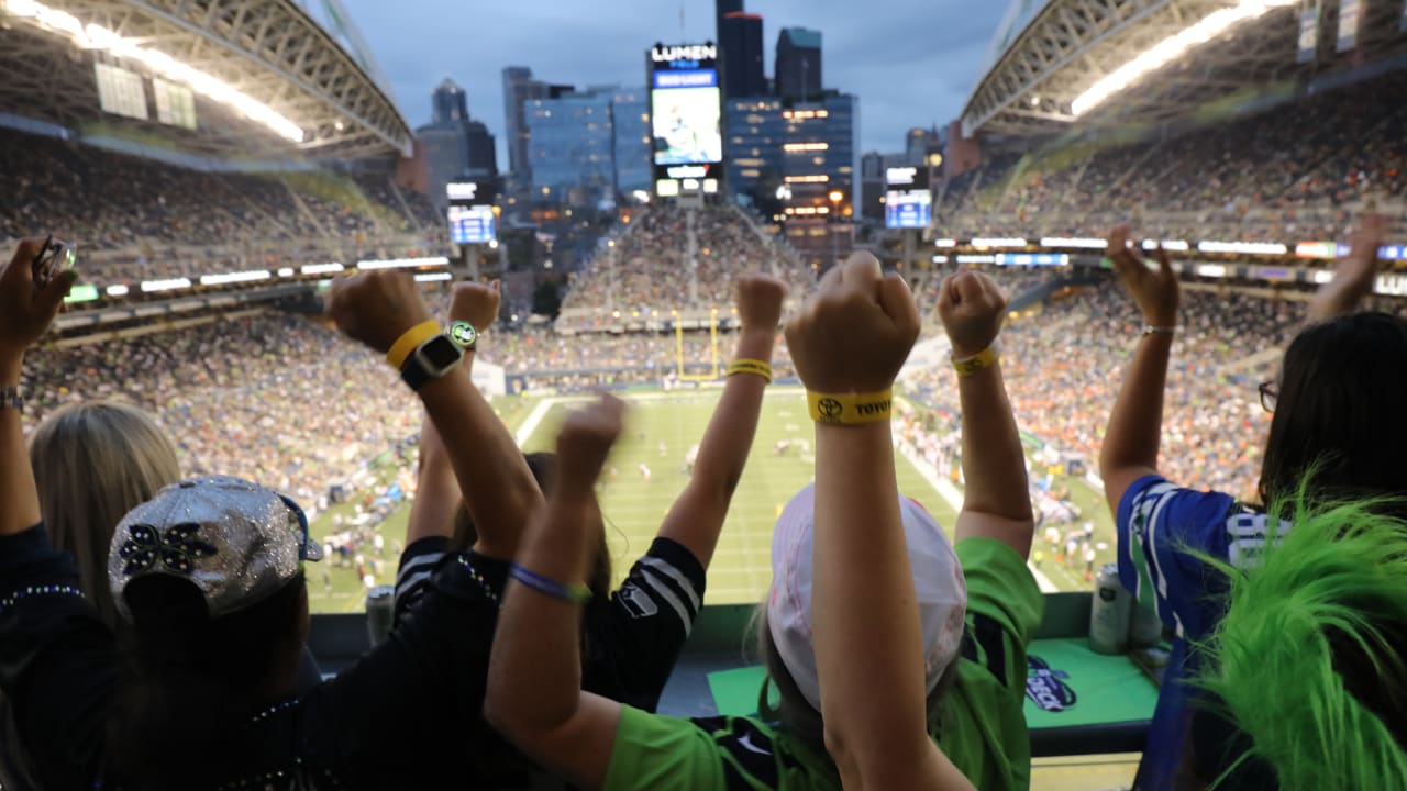 Seahawks to allow full crowds at Lumen Field next season