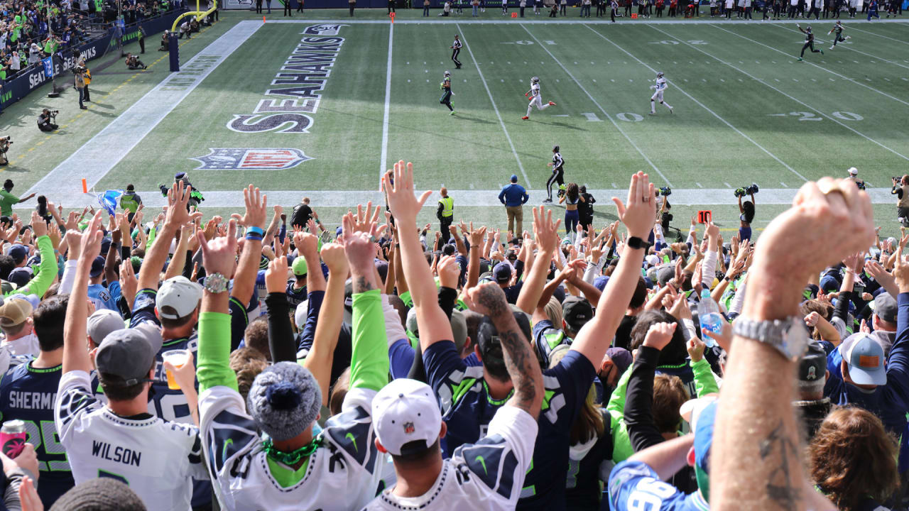 Photos: Fans flock to Seahawks Football Fest at Lumen Field