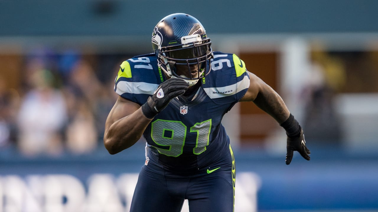 Seattle Seahawks Chris Clemons (91) and Malcolm Smith (53) drop