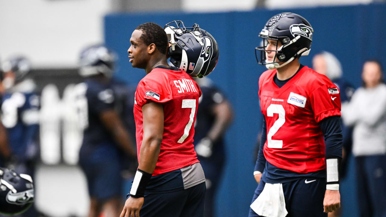 Seahawks bring back QB Drew Lock to back up Geno Smith