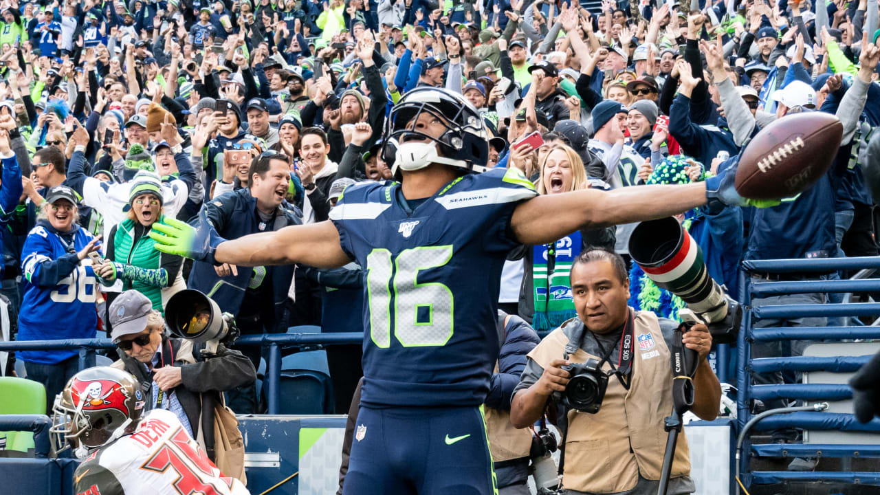 Seattle Seahawks on X: .@dkm14 has officially tied Steve Largent for  third-most receptions in his rookie season. 