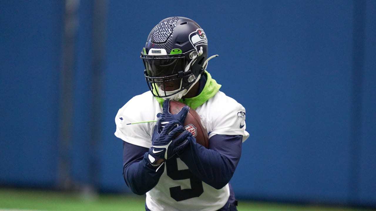 Kenneth Walker injury update: Latest news for Seahawks RB in Week 17 -  DraftKings Network