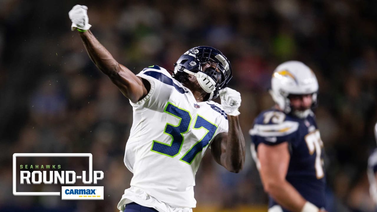 1 DEC 2002: San Diego Chargers LaDainian Tomlinson during a game against  the Denver Broncos at the Qualcomm Stadium Sunday December 1, 2002, in San  Deigo, CA. (Photo by Matt A. Brown/Icon