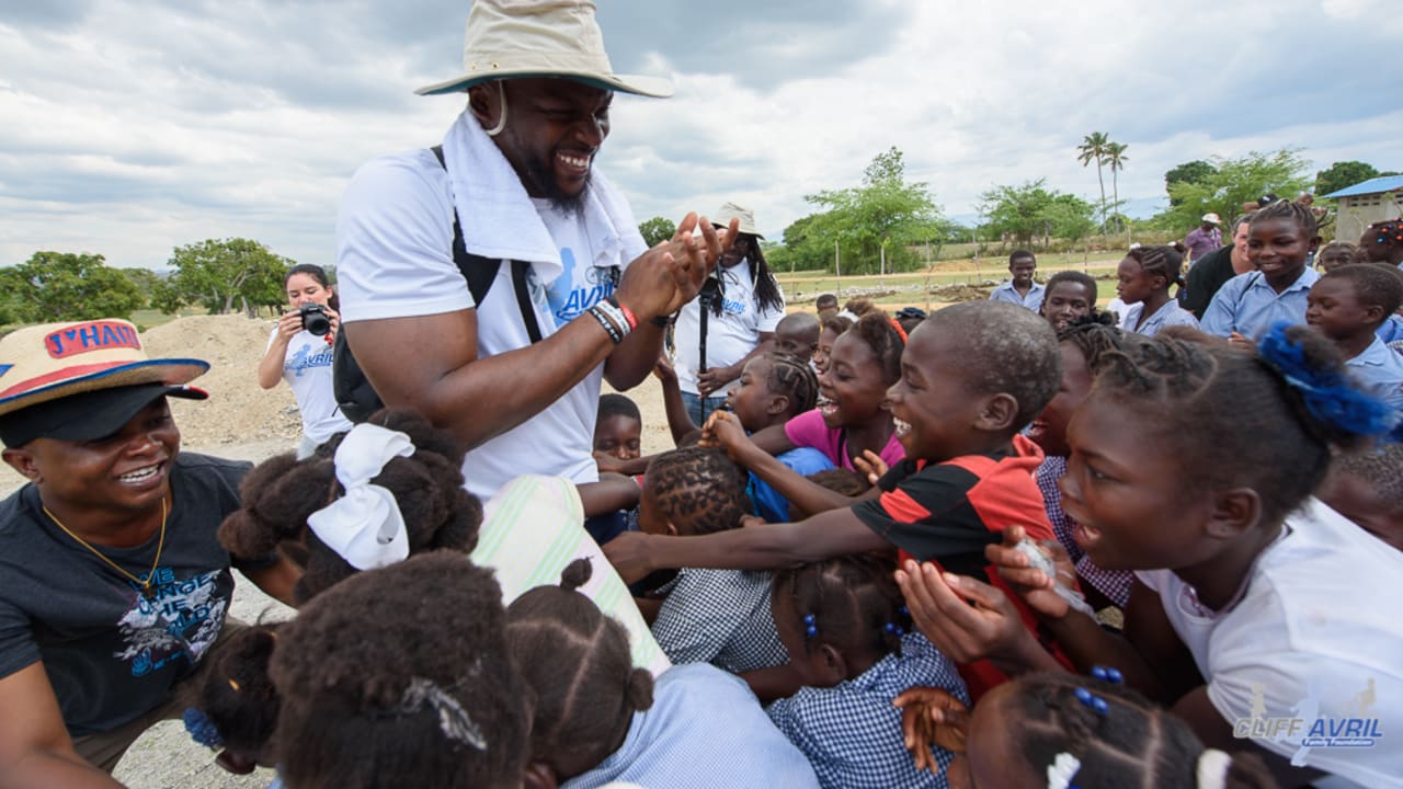 Cliff Avril Talks Fatherhood, Winning A Super Bowl & Paying It Forward