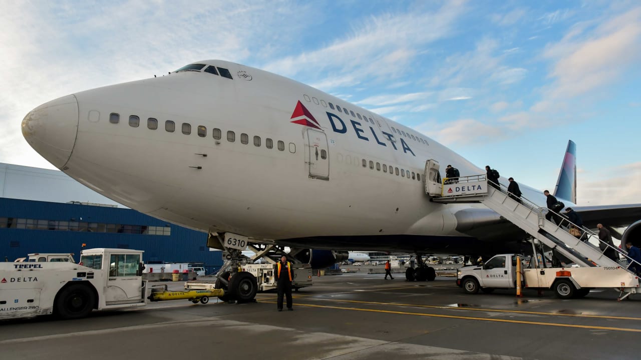 Delta's 12Status SkyMiles loyalty program returns for another Seahawks'  season