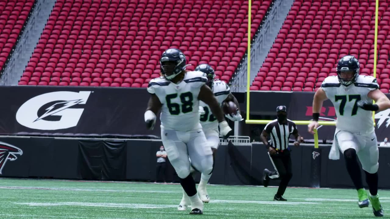 September 12, 2021: Seattle Seahawks running back Chris Carson (32) runs  with the ball during NFL football game action between the Seattle Seahawks  and the Indianapolis Colts at Lucas Oil Stadium in