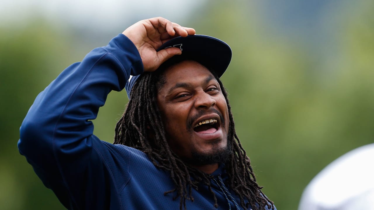 VIDEO: Marshawn Lynch gets a 'beast mode' fish tank