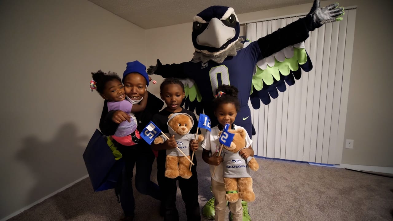 Seahawks And Campbell's® Chunky® Soup Deliver Soup To Mary's Place