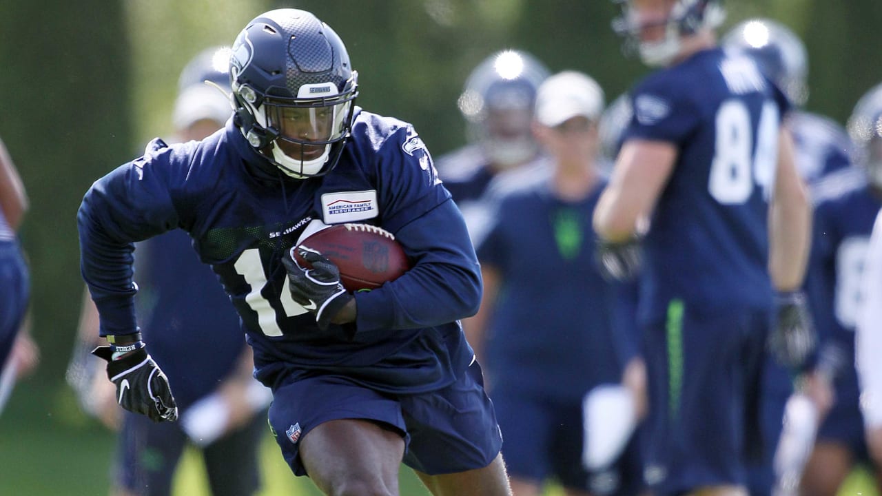 DK Metcalf reports for Seahawks training camp, Seahawks