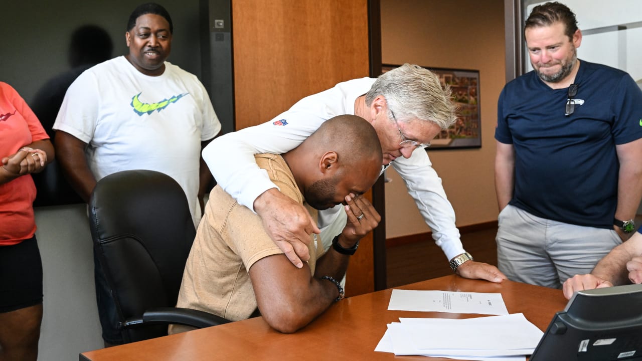 Smith signing new contract a 'great day' for Seahawks