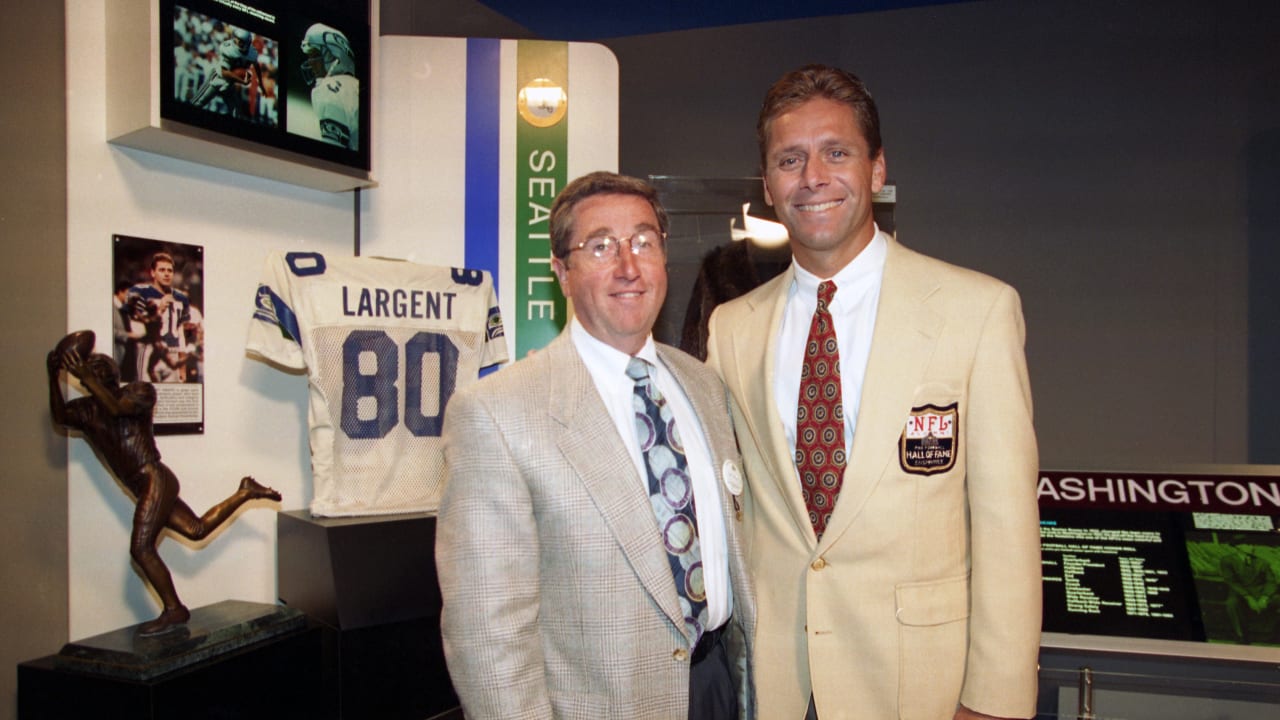 Gary Wright Recognized With Pro Football Hall of Fame Award of Excellence