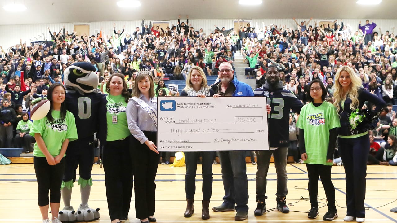 Seahawks Legend Marcus Trufant, Washington Dairy Council Visit Everett