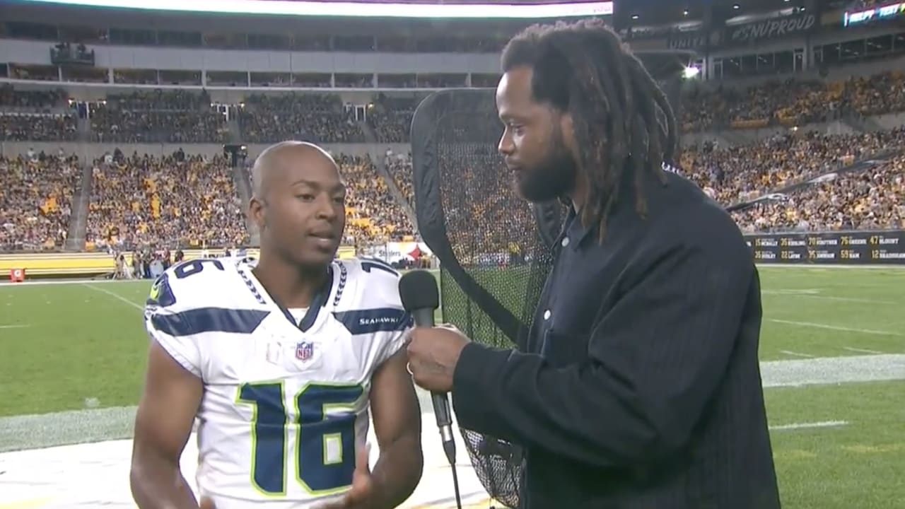 Seahawks DE Michael Bennett responds to reporter with profanity