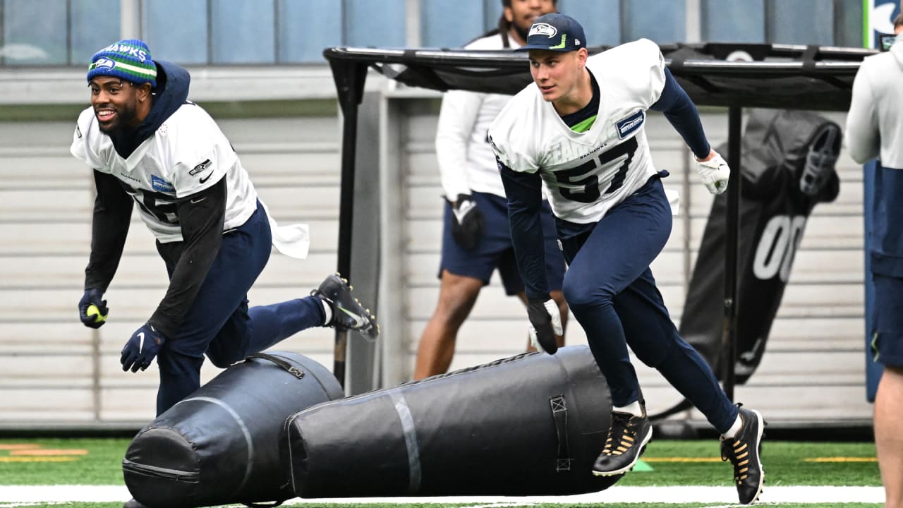 Seahawks LB Cody Barton 'getting better' as he goes through first season as  full-time starter