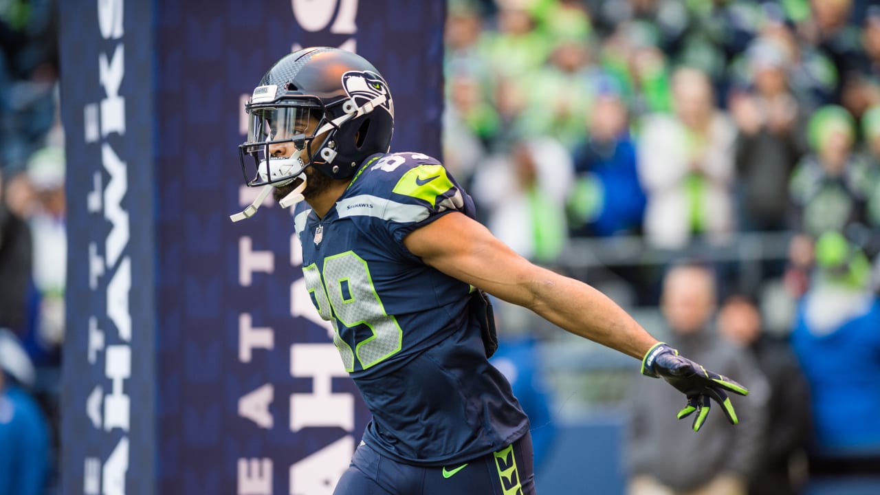 Sunday Night Football on NBC - The Seahawks 90s throwbacks are UNREAL. 