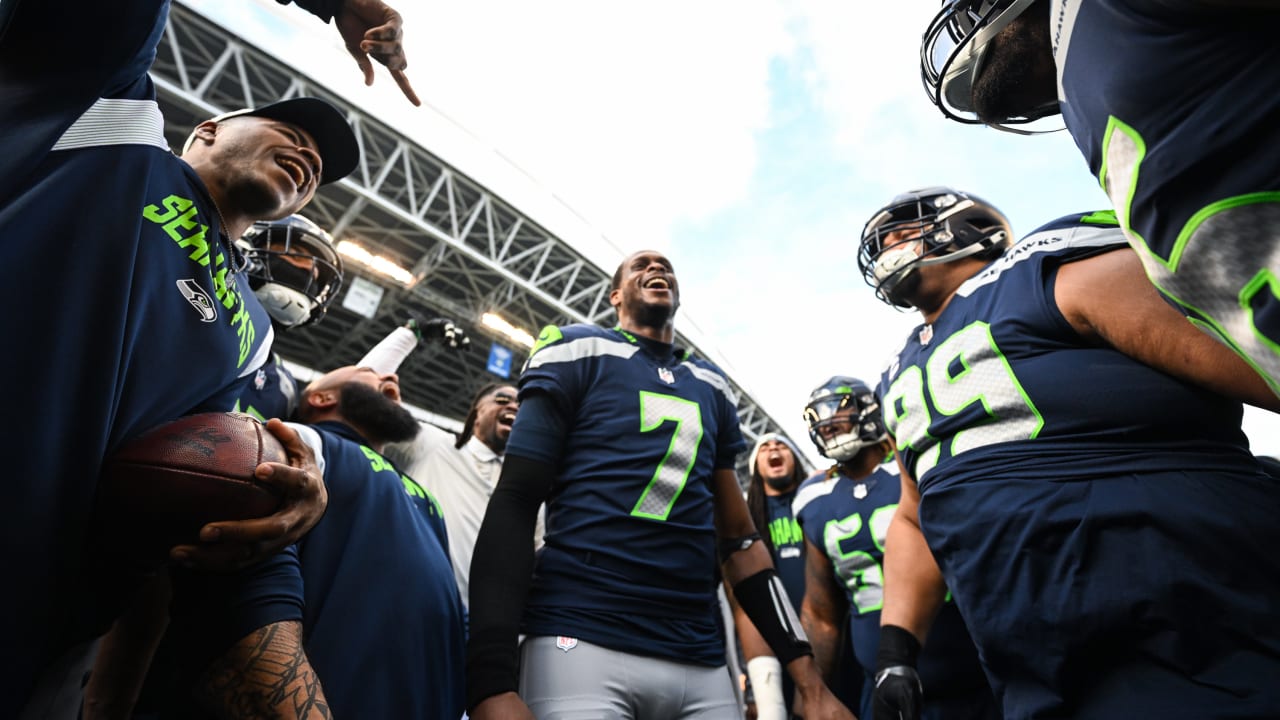 12s celebrate playoff-bound Seahawks after winning at Lumen Field Sunday