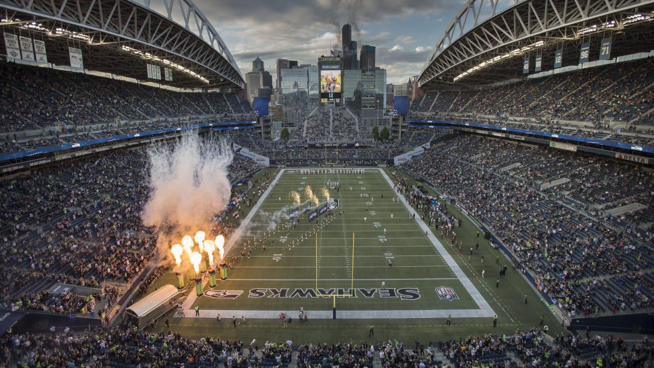 August 18, 2017: Receiver Doug Baldwin (89) during an NFL pre-season game  between the Seattle Seahawks and the Minnesota Vikings. The game was played  at Century Link Field in Seattle, WA. ©