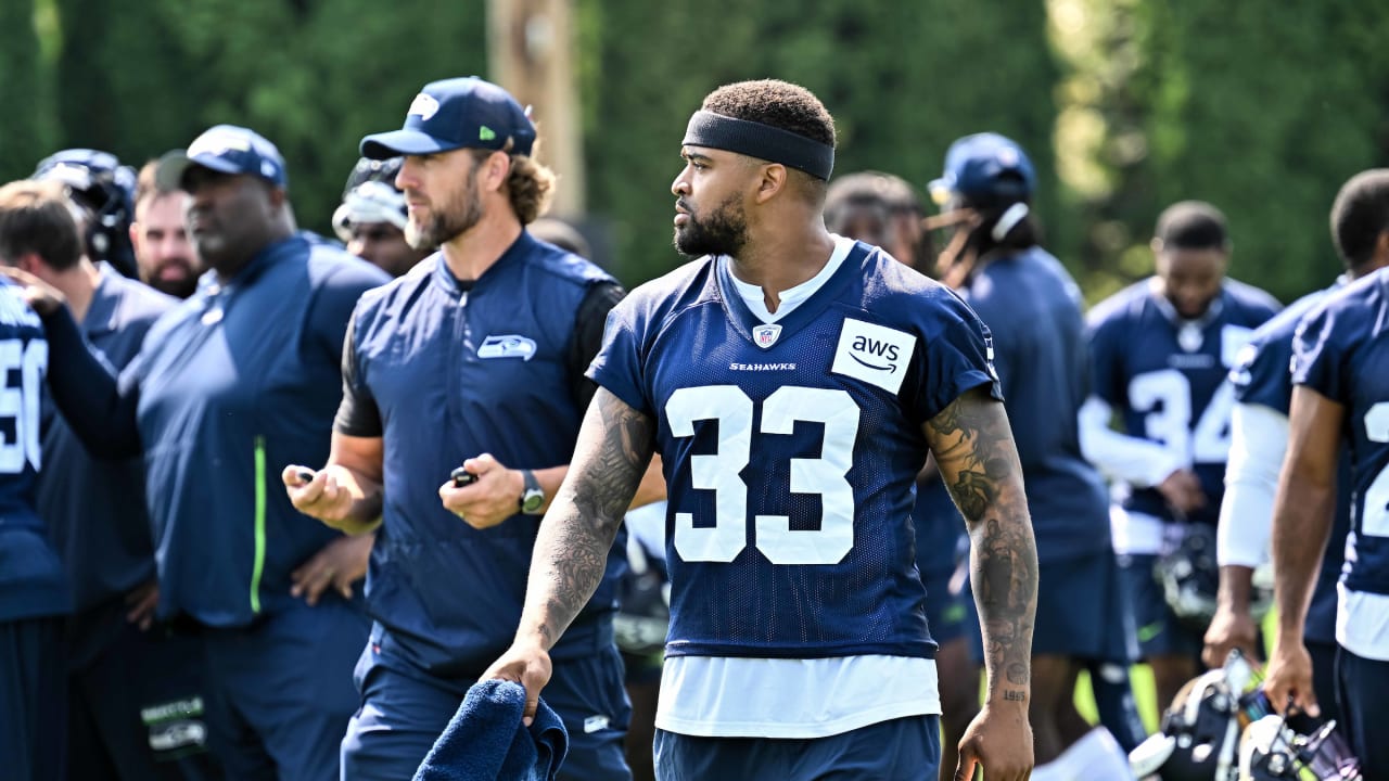 Seattle Seahawks strong safety Jamal Adams (33) closes in on a