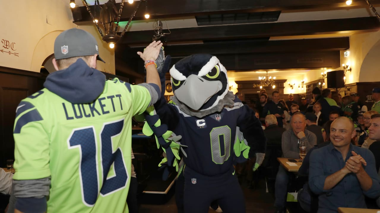 PHOTOS: Seahawks Hit The Bowling Lanes In Munich