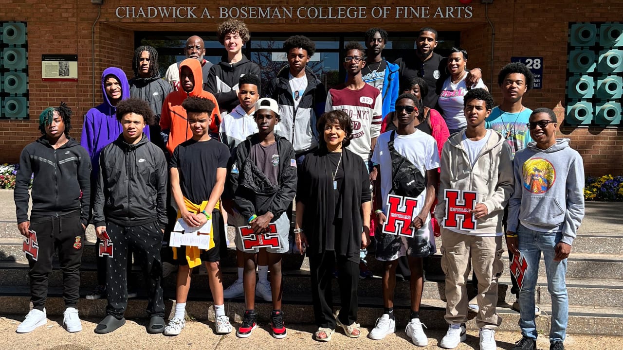 Rams LB Bobby Wagner Hosts Students For L.A. Tech Tour