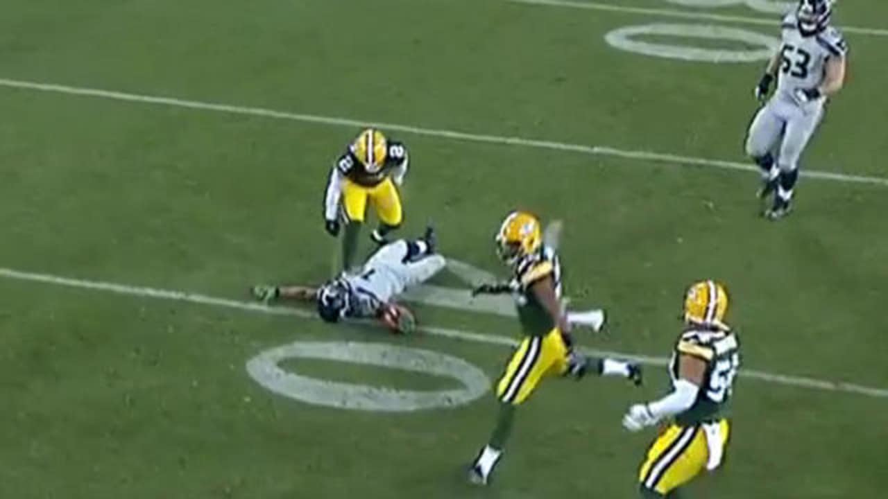 Kicker Mason Crosby Makes Tackle on Kickoff
