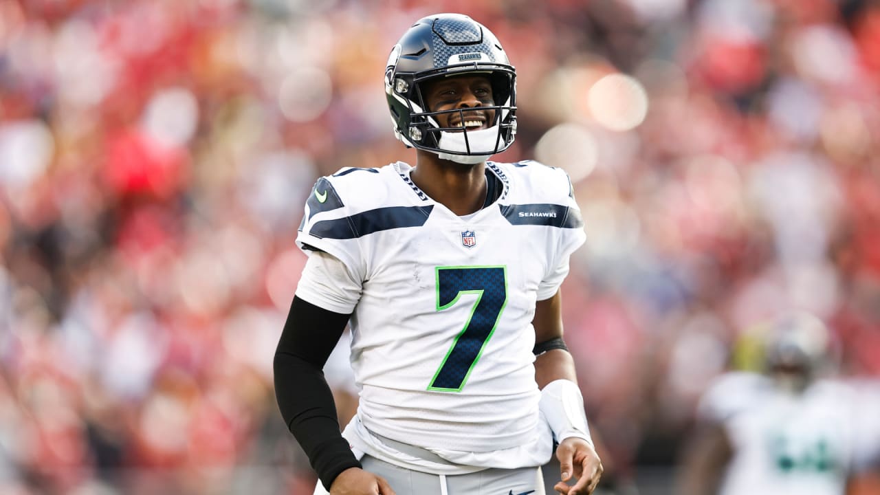 Seattle Seahawks quarterback Geno Smith during an NFL wild card playoff  football game against the San Francisco 49ers in Santa Clara, Calif.,  Saturday, Jan. 14, 2023. (AP Photo/Godofredo A. Vásquez Stock Photo 